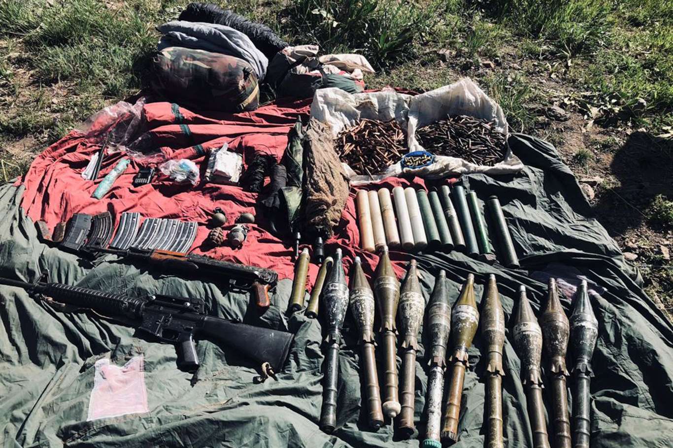 Van'da PKK'ye ait silah ve mühimmat ele geçirildi Van'da PKK'ye ait silah ve mühimmat ele geçirildi